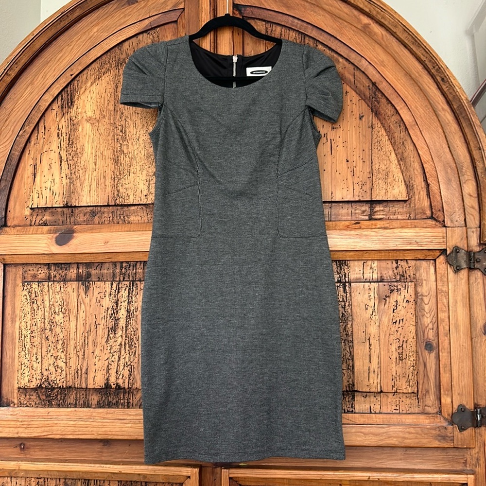 Cap Sleeve Exposed Zipper Fitted Black Dress Bodycon Modern